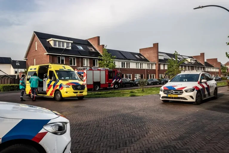 Kledingkast in slaapkamer vat vlam