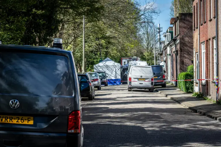 Persoon overlijd na steekincident op straat