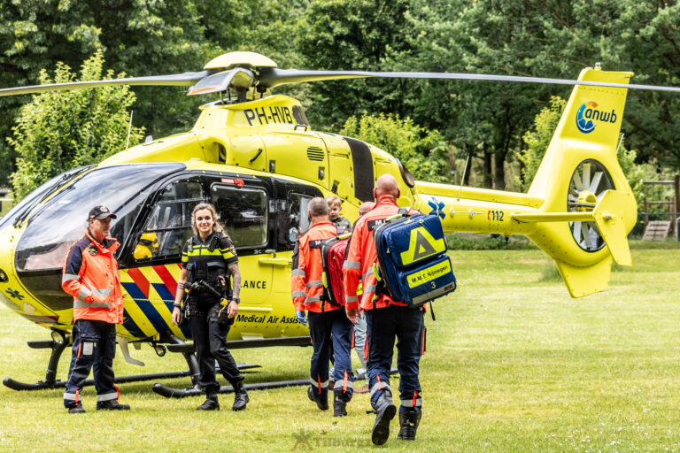 Traumahelikopter landt in Huibevenpark voor medische noodsituatie in woning