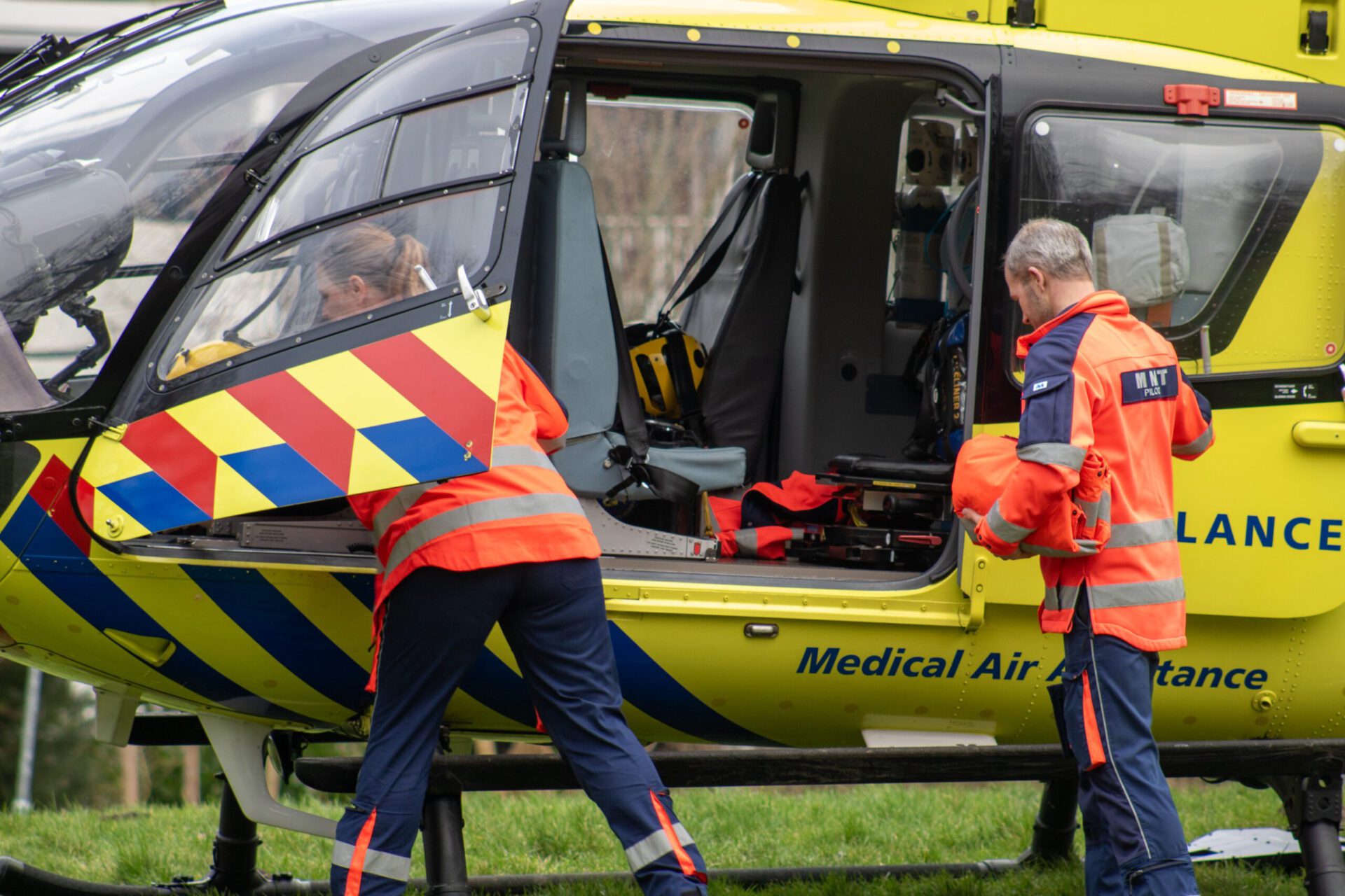 Jong kind raakt zwaar gewond na ongeval met crossmotor