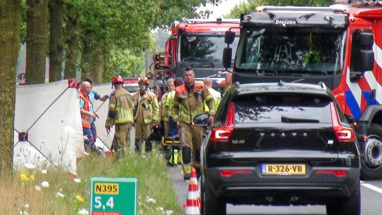 Auto rijdt tegen boom aan, vrouw (72) overleden Beerseweg Diessen