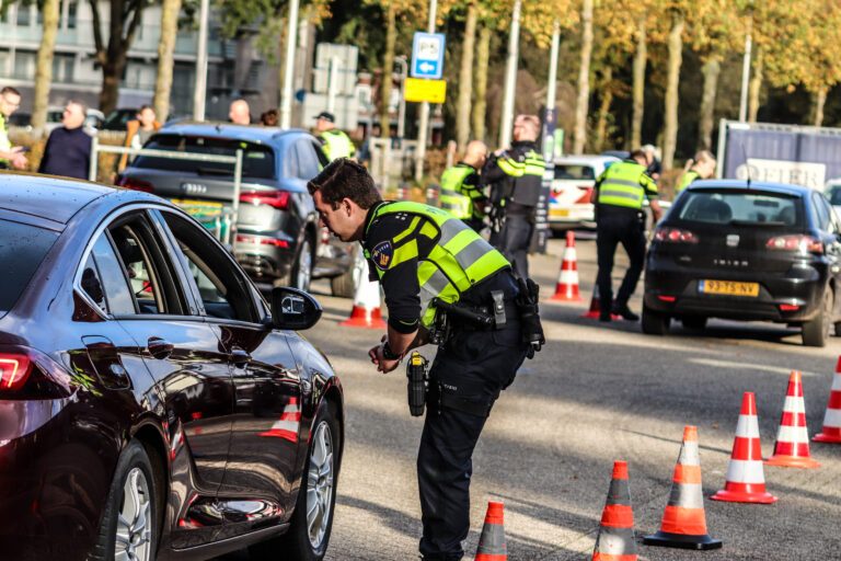 Grote verkeerscontrole op terrein van Willem II Tilburg