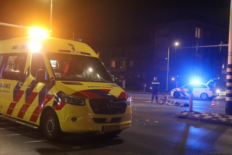 49-Jarige fietser zwaar gewond na ongeval met personenauto Ringbaan West Tilburg