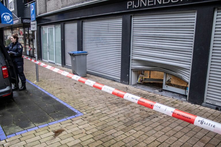 Ramkraak bij juwelier Pijnenburg, inbrekers laten gereedschap achter Heuvelstraat Tilburg