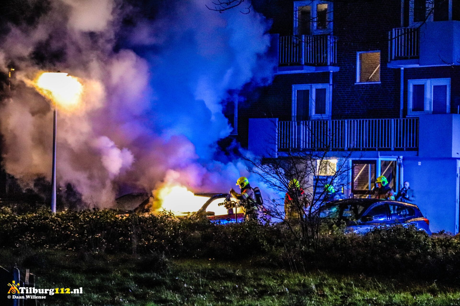 Twee auto’s beschadigd na forse brand, politie doet onderzoek Generaal Smutslaan Tilburg