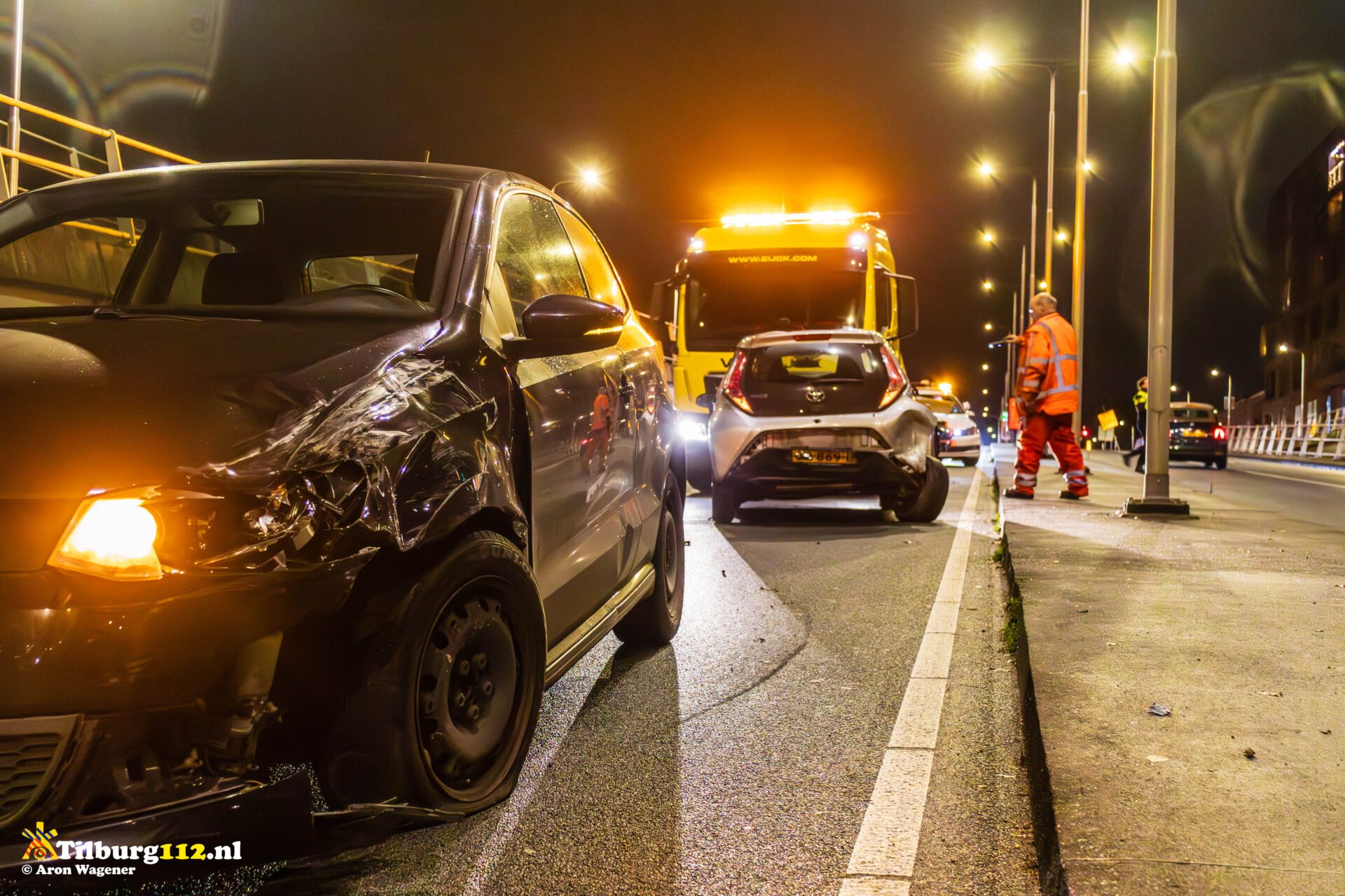 Voertuigen zwaar beschadigd na ongeval Reeshofweg Tilburg