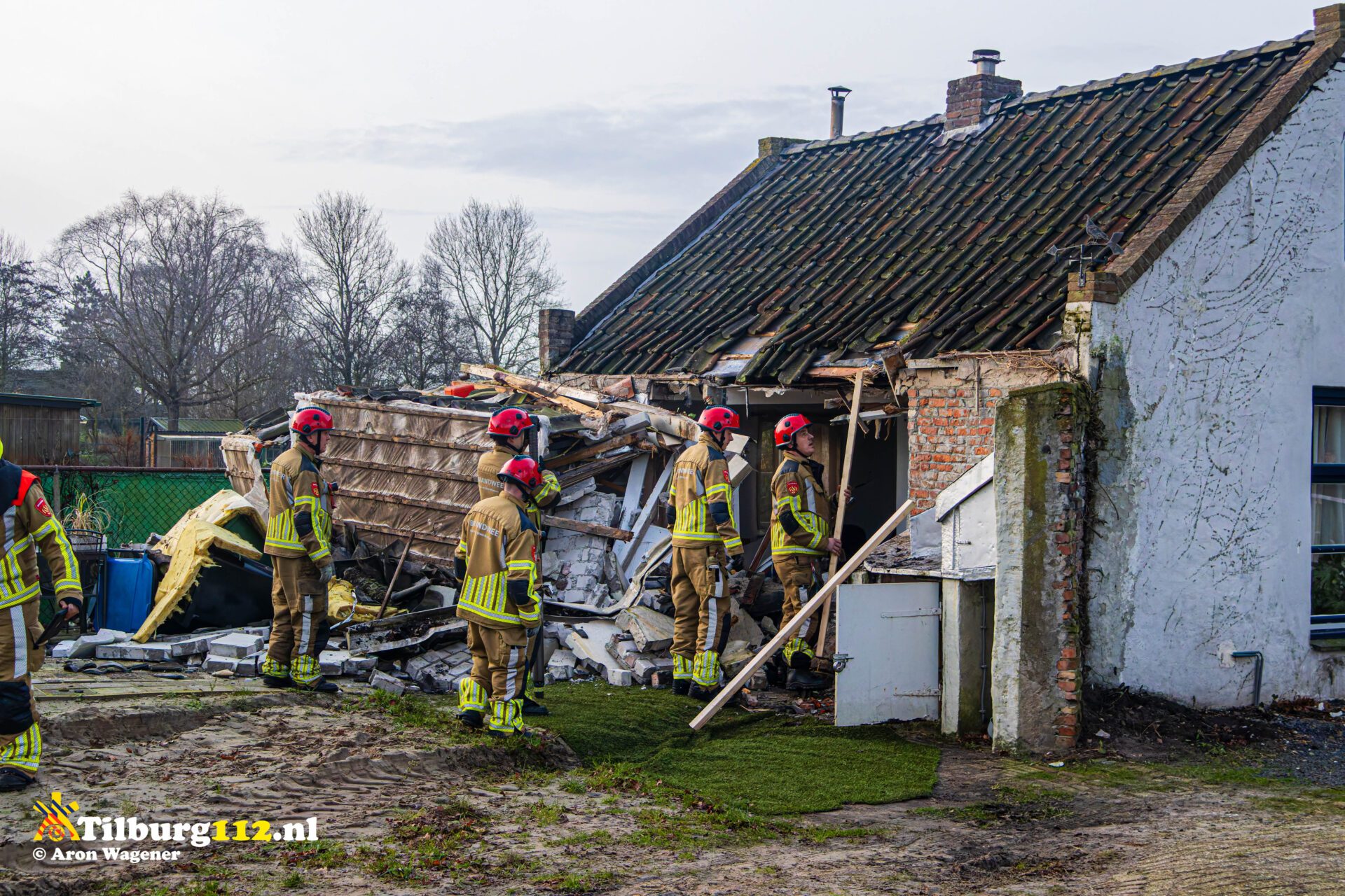 Tractor ramt woning, voorgevel ingestort Heuvelstraat Kaatsheuvel