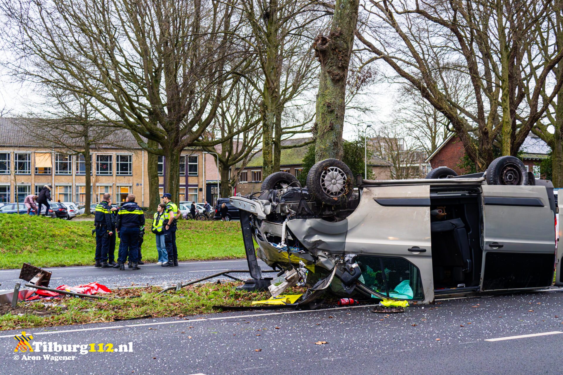 Grote ravage na eenzijdig ongeval Ringbaan Zuid Tilburg