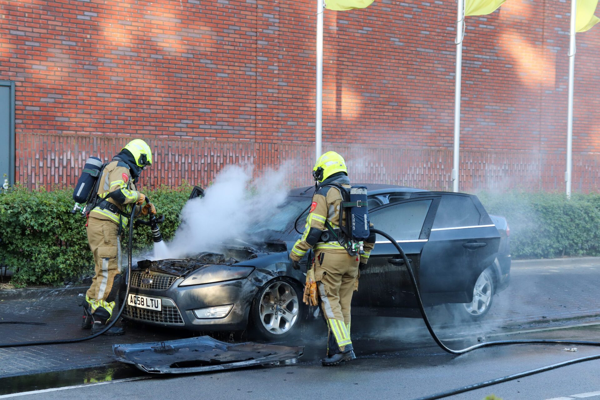 Brits voertuig brand uit na kortsluiting