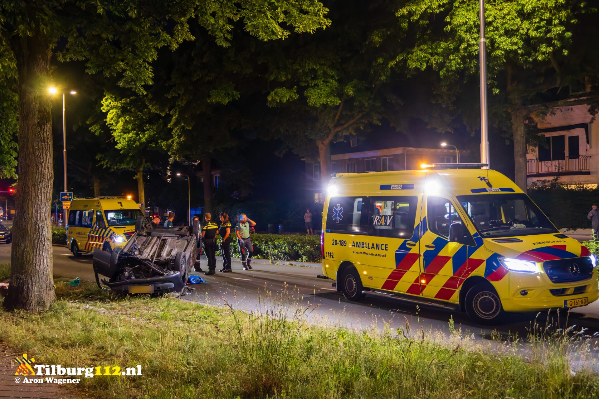 Automobilist verliest macht over stuur en auto slaat over de kop Ringbaan West Tilburg