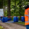 21 jerrycans met mogelijk gevaarlijke inhoud gevonden in bos bij Goirle