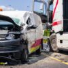 Bestuurder gewond bij ongeval tussen busje en vrachtwagen