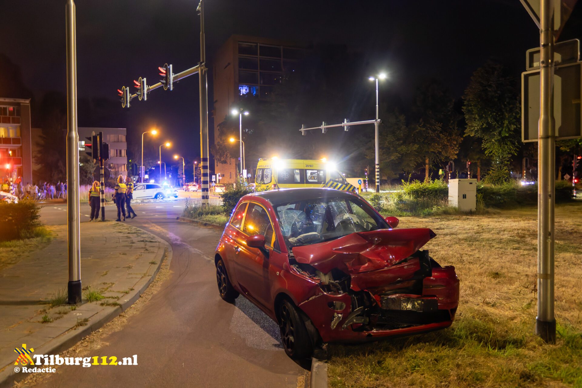 Taxichauffeur met geweld beroofd van Taxi, verdachte veroorzaakt ongeval en raakt gewond