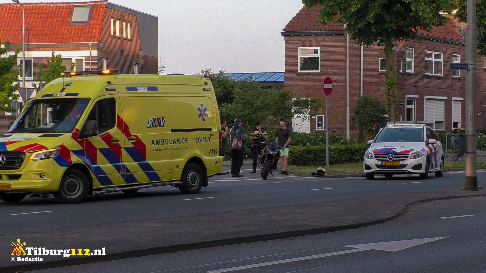 Motorrijder gewond bij ongeval Ringbaan Oost, vrouw (26) aangehouden na aanrijding en mishandeling agent