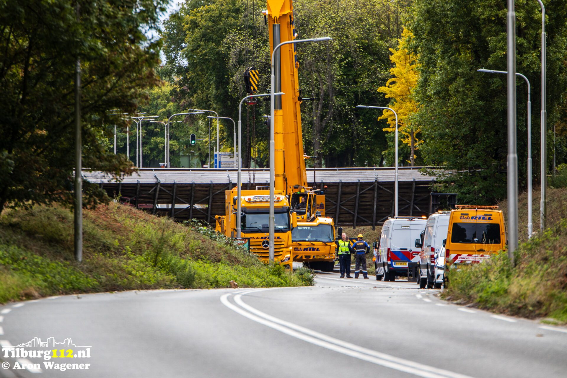 Voetganger bekneld na instorten loopbrug Leijparkweg
