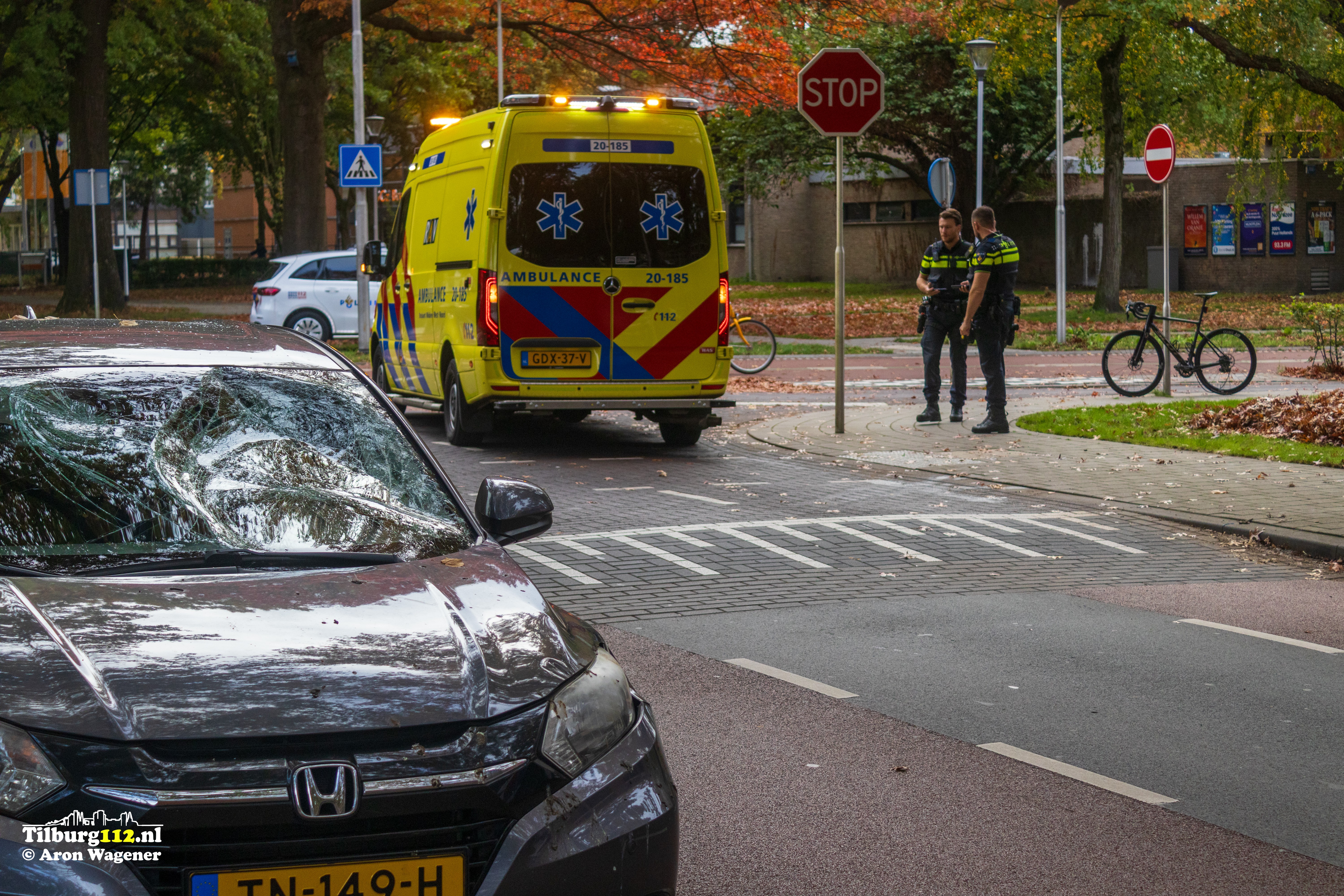 Wielrenner komt met de schrik vrij na aanrijding met auto