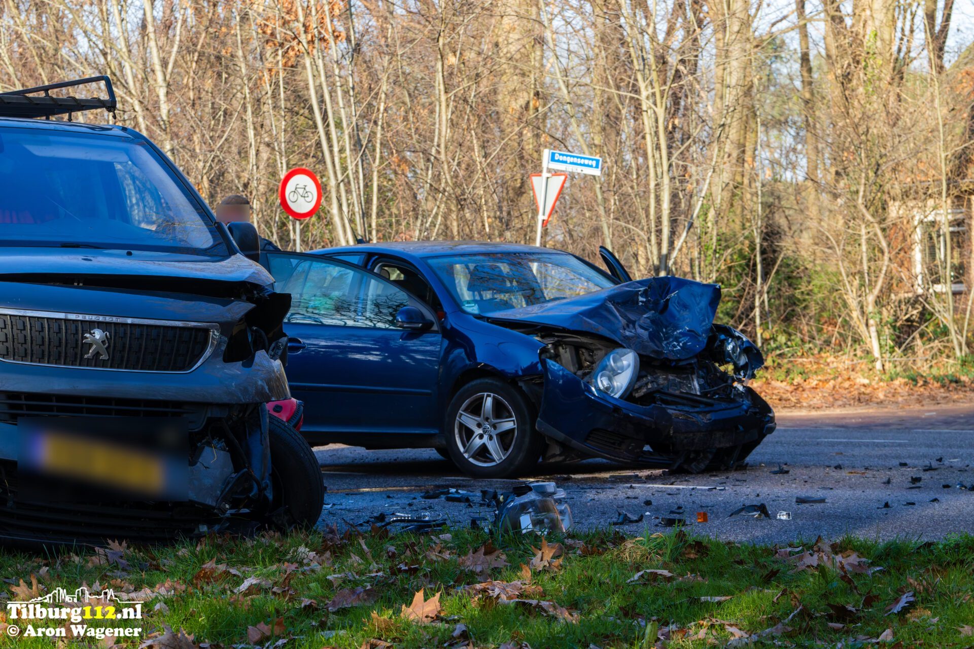 Forse schade na botsing op kruising Dongenseweg Tilburg