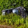 Auto verliest controle, rijdt van snelweg af en beland tegen boom A58 Moergestel
