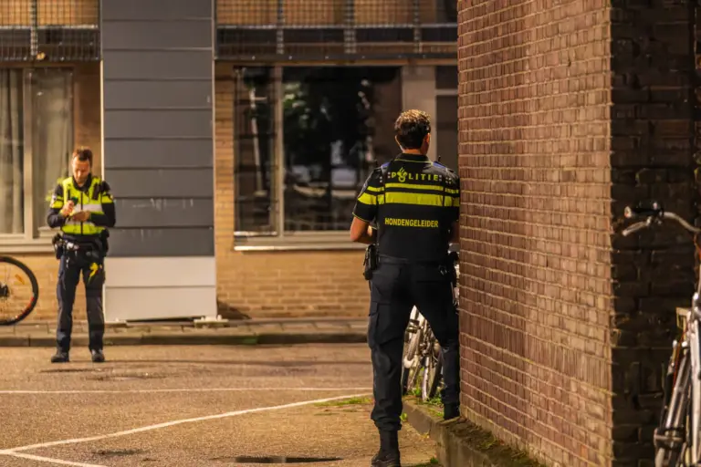 Hulpdiensten bij een incident aan Tilburg.